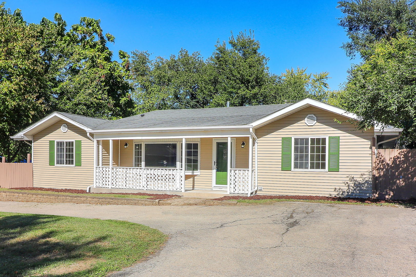 513 Conant Avenue Joliet, IL 60435 - Photo 2 of 30 front view of a house