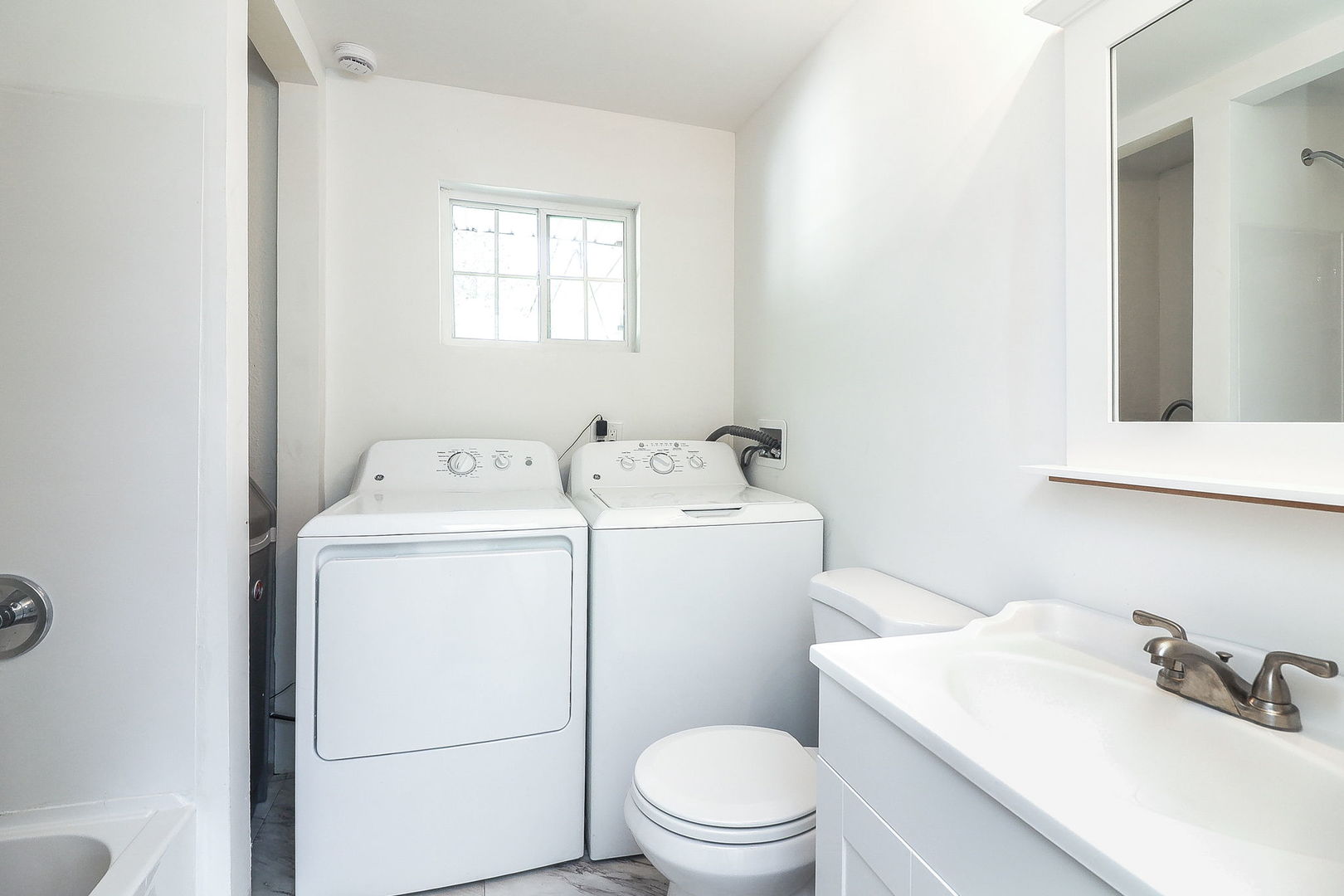 513 Conant Avenue Joliet, IL 60435 - Photo 22 of 30 a utility room with dryer and washer