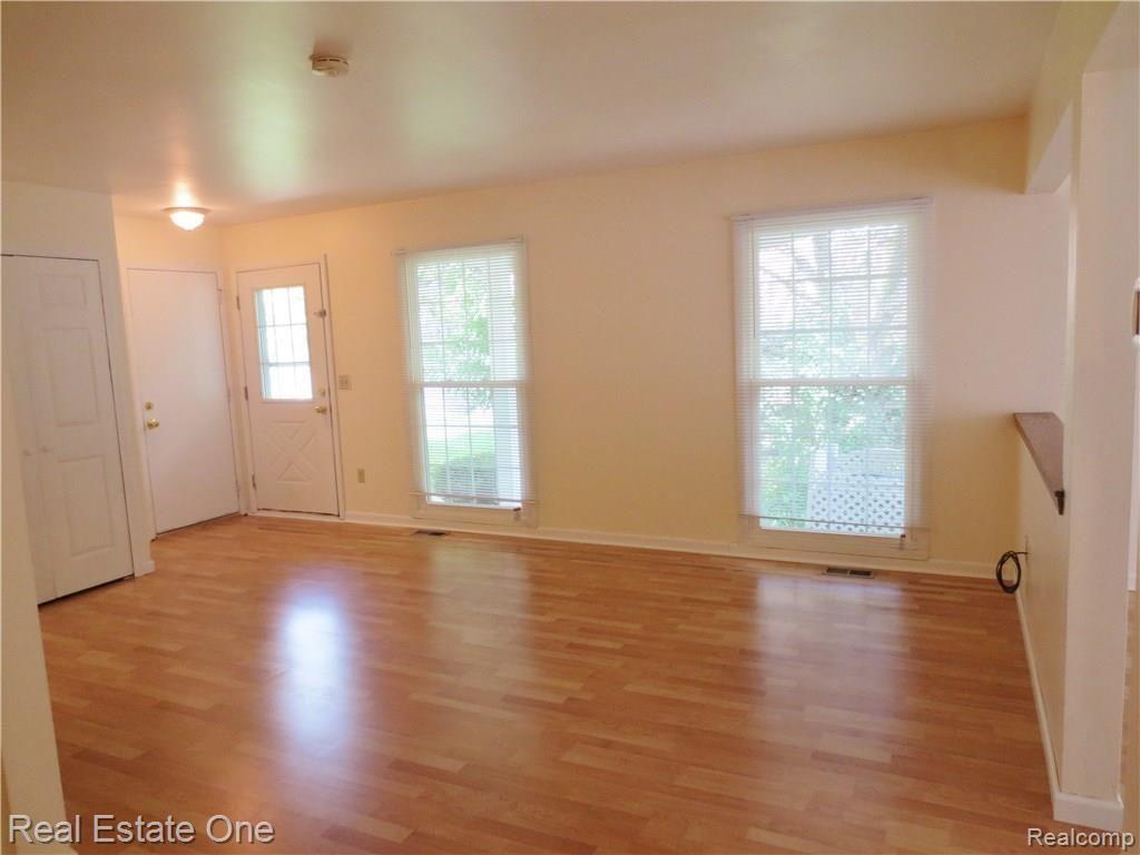 1436 Crescent Lane, Unit 320 Rochester, MI 48306 - Photo 9 of 34