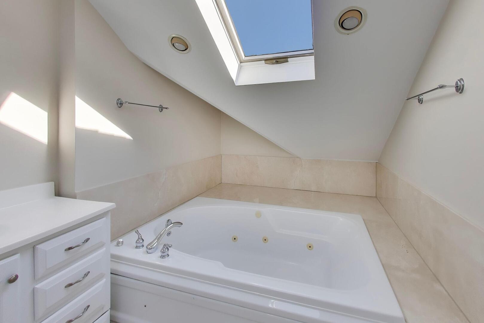 1400 West George Street, Unit 3 Chicago, IL 60657 - Photo 37 of 46 a bathroom with a bathtub and a sink