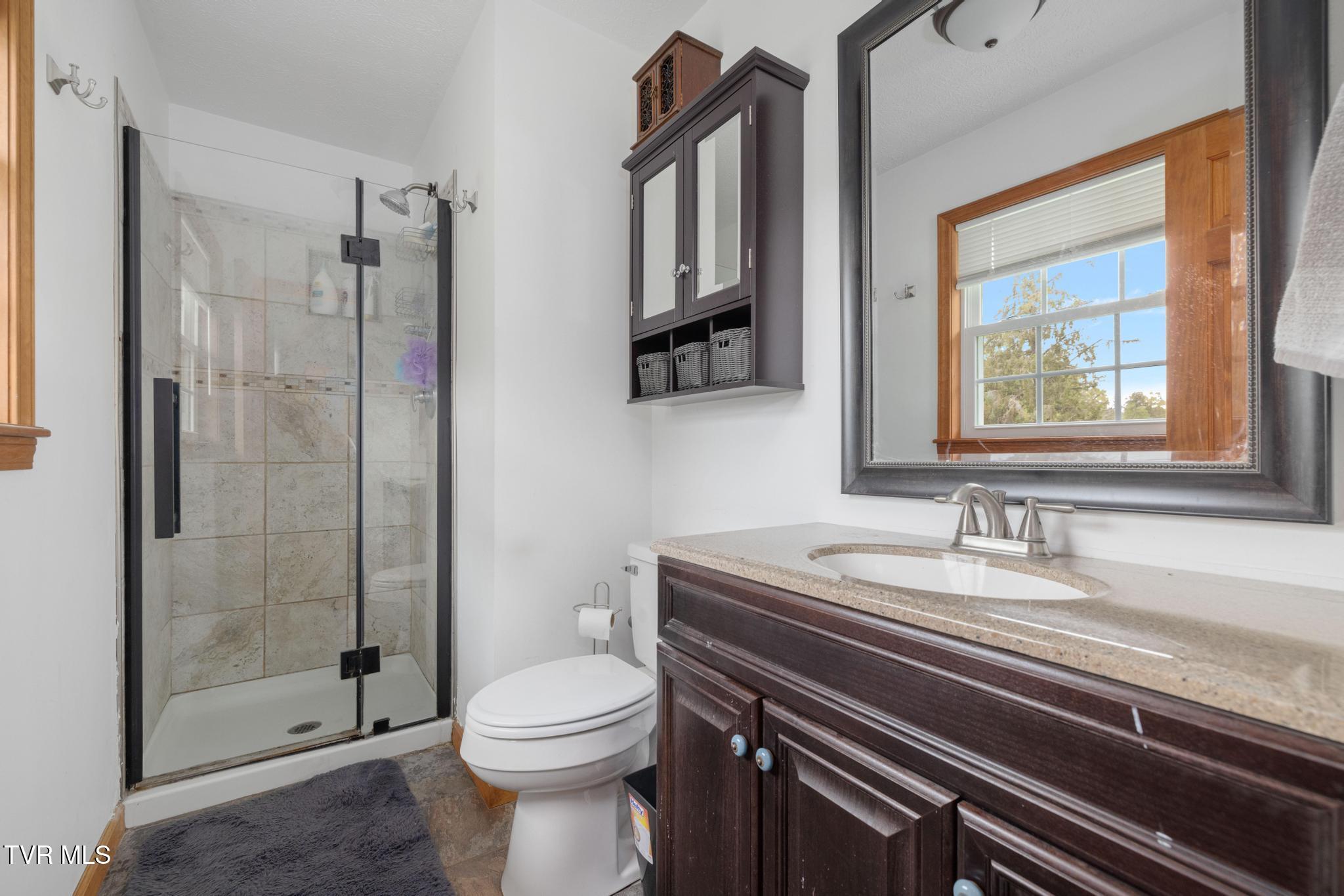 780 Dry Branch Road Bluff City, TN 37618 - Photo 15 of 32 Full bathroom 1