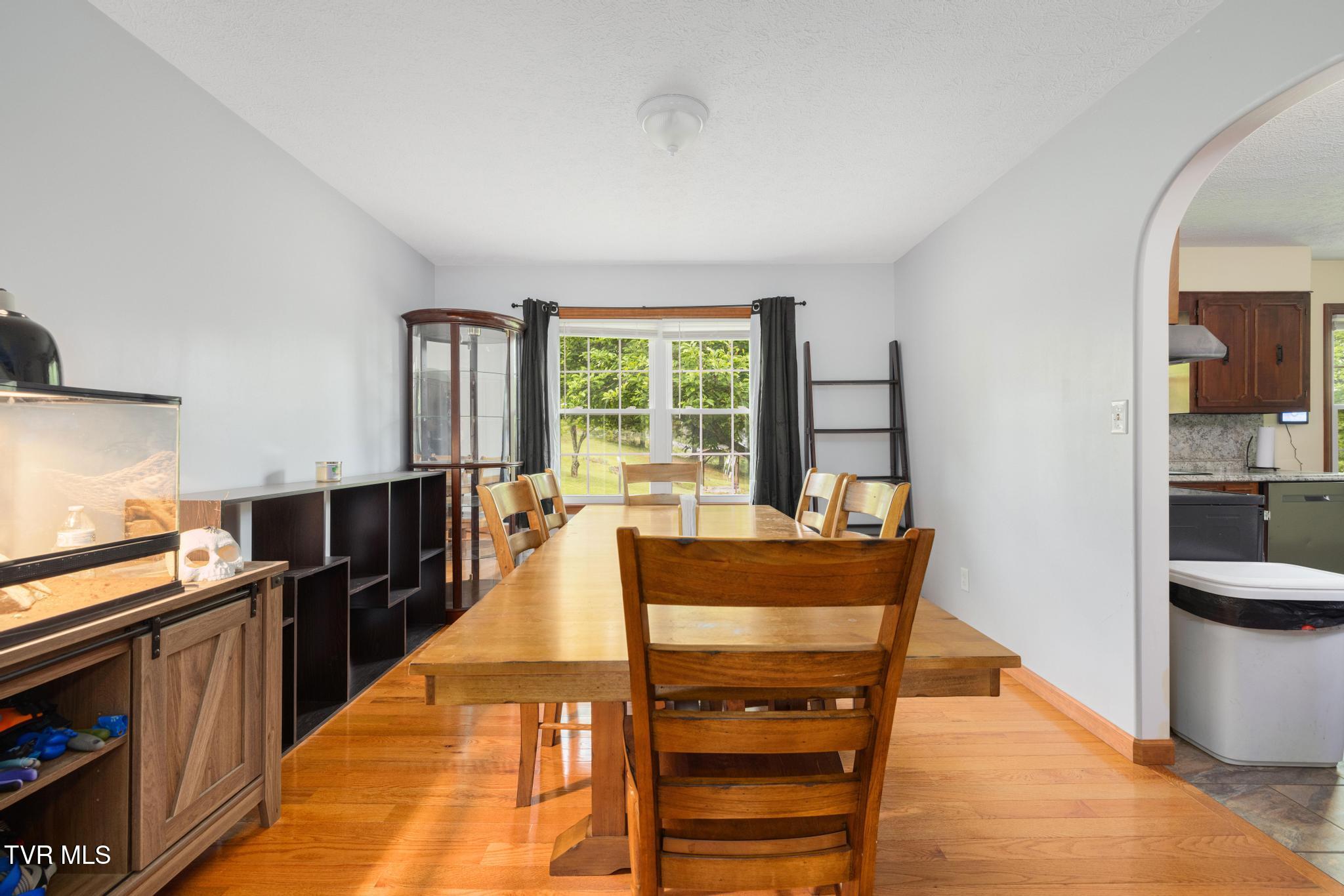 780 Dry Branch Road Bluff City, TN 37618 - Photo 9 of 32 Dining room