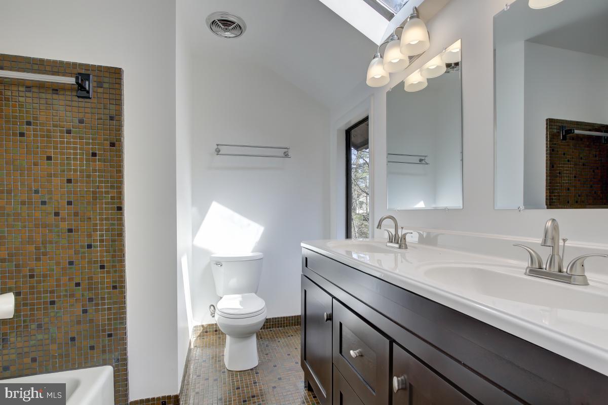 2101 Lirio Court Reston, VA 20191 - Photo 30 of 38 Gallery Image 30