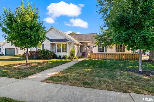 $399,900 | 148 Hawthorne Place, Williamsville, IL 62693