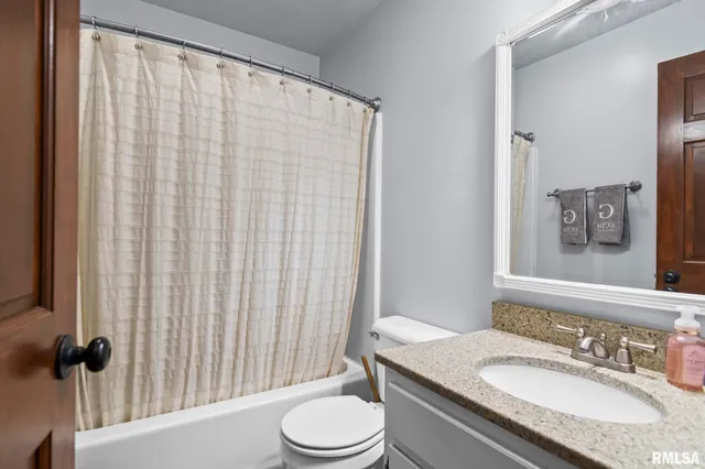 $399,900 | 148 Hawthorne Place, Williamsville, IL 62693