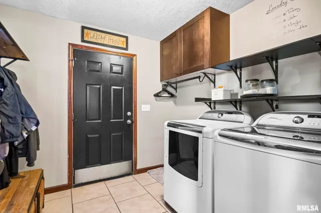 $399,900 | 148 Hawthorne Place, Williamsville, IL 62693