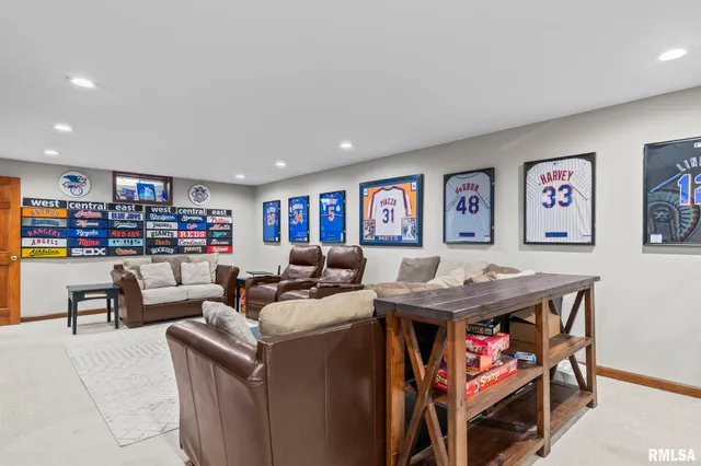 $399,900 | 148 Hawthorne Place, Williamsville, IL 62693