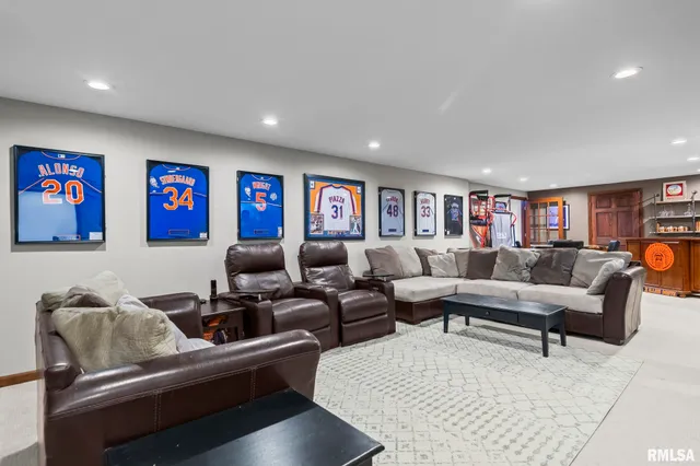 $399,900 | 148 Hawthorne Place, Williamsville, IL 62693