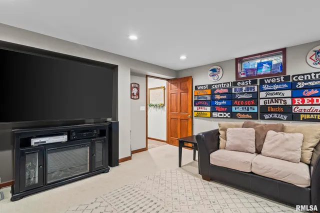 $399,900 | 148 Hawthorne Place, Williamsville, IL 62693