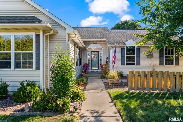 $399,900 | 148 Hawthorne Place, Williamsville, IL 62693