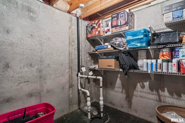 $399,900 | 148 Hawthorne Place, Williamsville, IL 62693