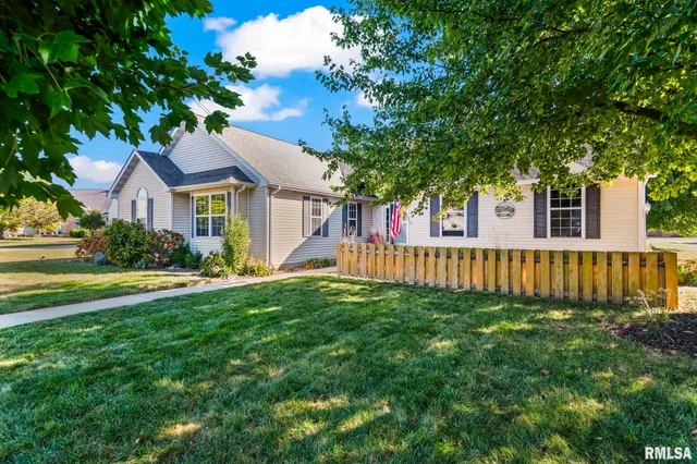 $399,900 | 148 Hawthorne Place, Williamsville, IL 62693