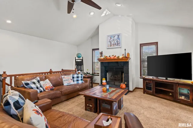 $399,900 | 148 Hawthorne Place, Williamsville, IL 62693