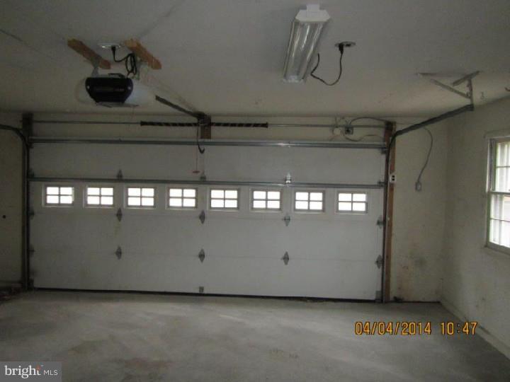 2431 Huntingdon Road Huntingdon Valley, PA 19006 - Photo 22 of 25 Garage