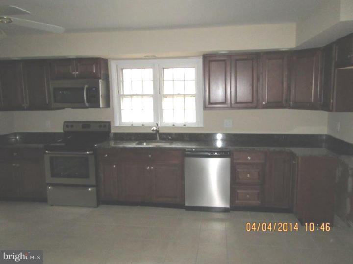 2431 Huntingdon Road Huntingdon Valley, PA 19006 - Photo 5 of 25 Kitchen