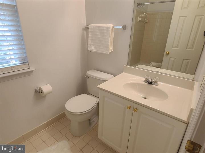 164 Tilden Way, Unit 164 Edgewater, MD 21037 - Photo 20 of 24 a bathroom with a sink toilet and a mirror