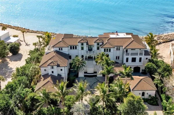 a view of a house with a big yard