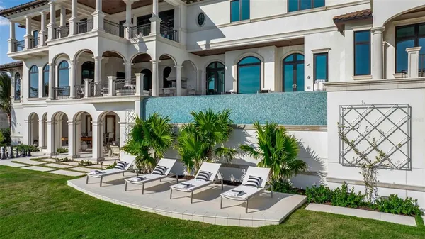 $26,000,000 | 7366 Point Of Rocks Road, Sarasota, FL 34242