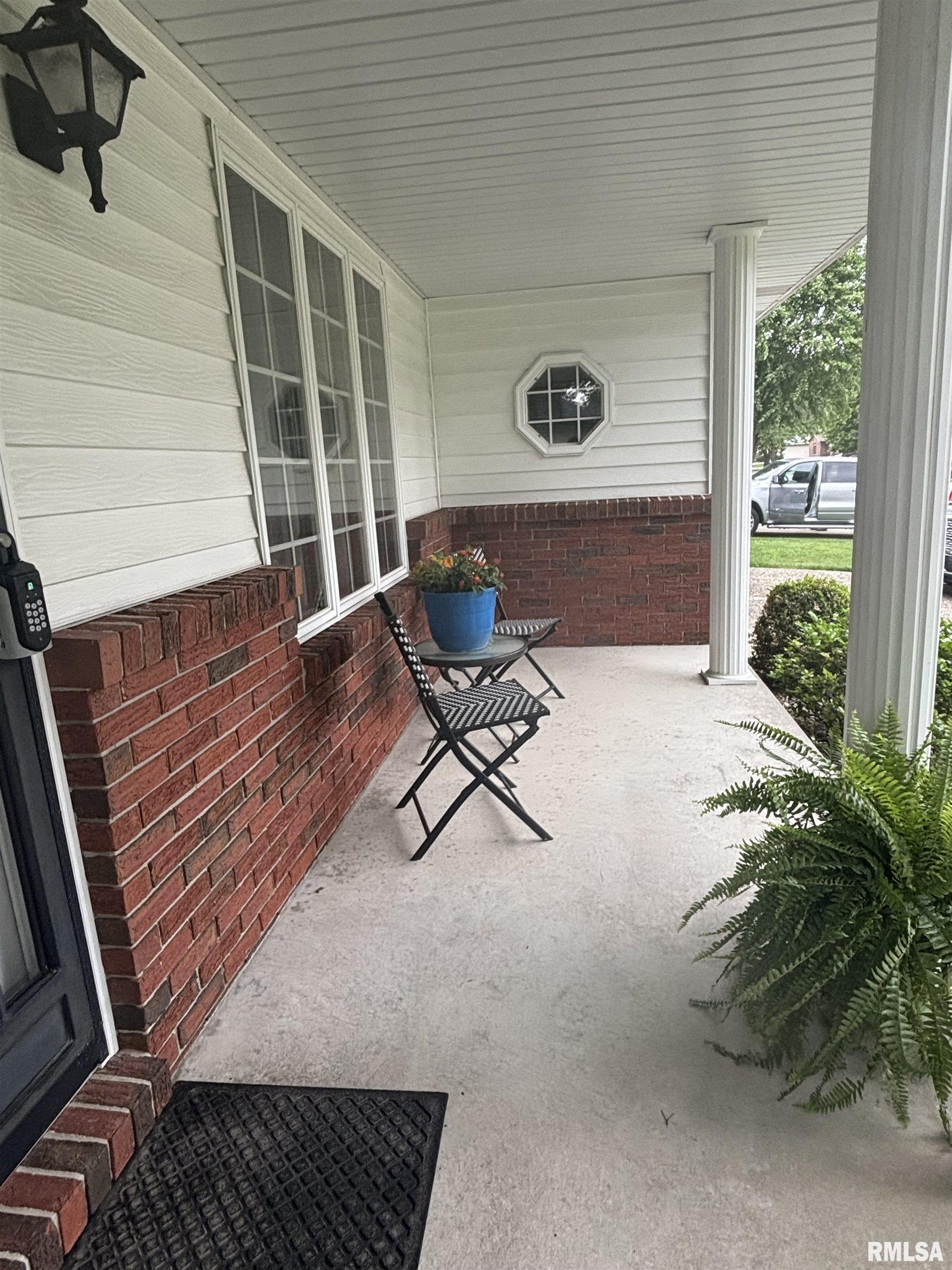 2524 Winfield Drive Springfield, IL 62704 - Photo 3 of 32