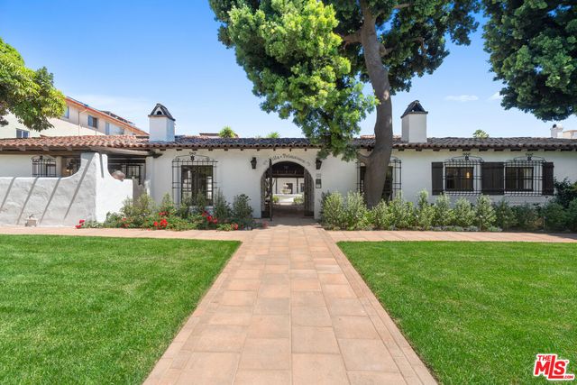 $3,450 | 1306 1/2 North Harper Avenue, West Hollywood, CA 90046