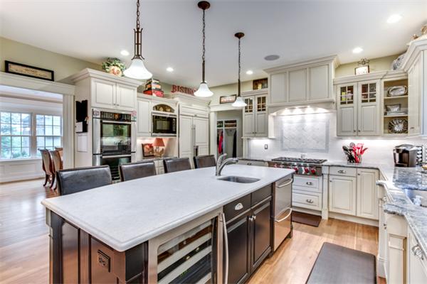 135 Hillcrest Road Needham, MA 02492 - Photo 2 of 24