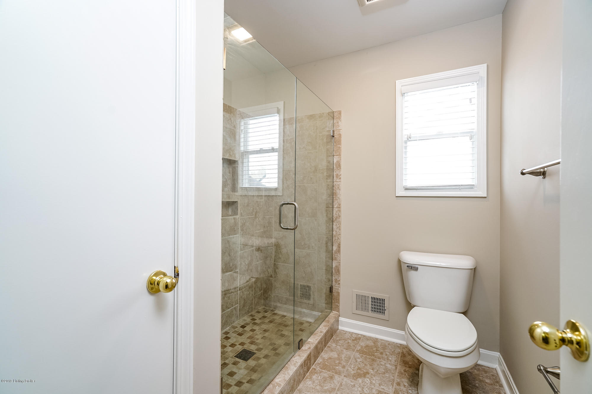 8025 Roland Avenue Louisville, KY 40222 - Photo 17 of 32 8025 Roland-19