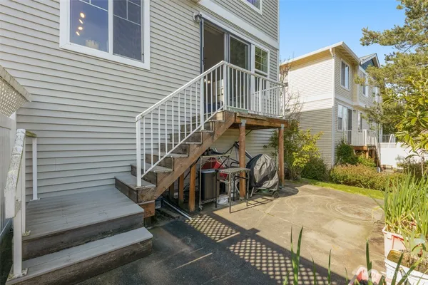$575,000 | 6895 Holly Park Drive South, Seattle, WA 98118