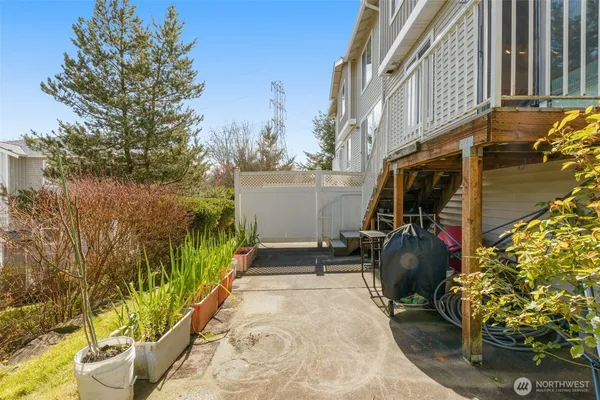 $575,000 | 6895 Holly Park Drive South, Seattle, WA 98118