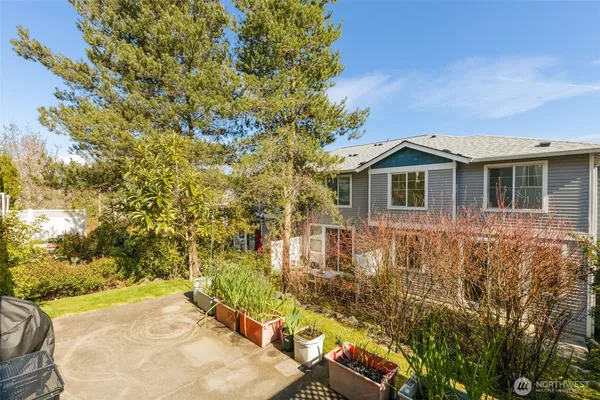 $575,000 | 6895 Holly Park Drive South, Seattle, WA 98118