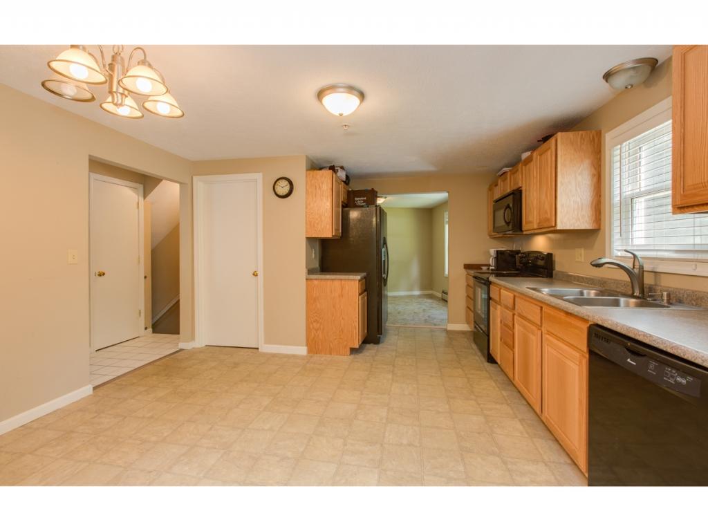 630 Hackett Hill Road, Unit A Manchester, NH 03102 - Photo 6 of 32