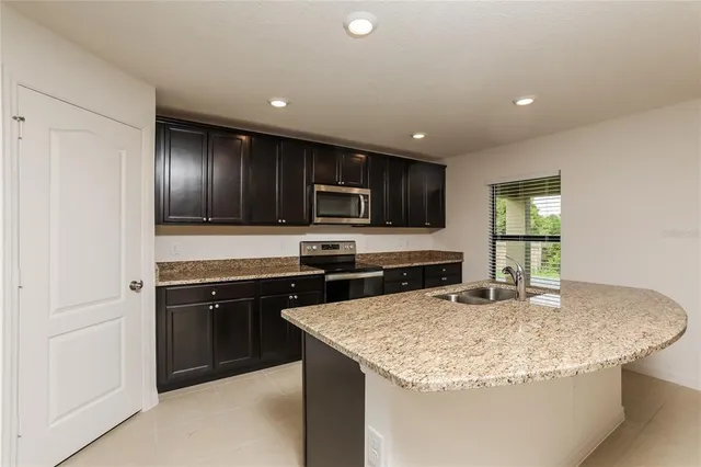 $2,075 | 35665 Rose Moss Avenue, Leesburg, FL 34788