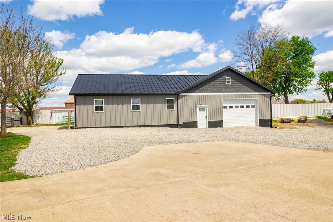 2040 Wesley Chapel Road Zanesville, OH 43701 - Photo 4 of 50