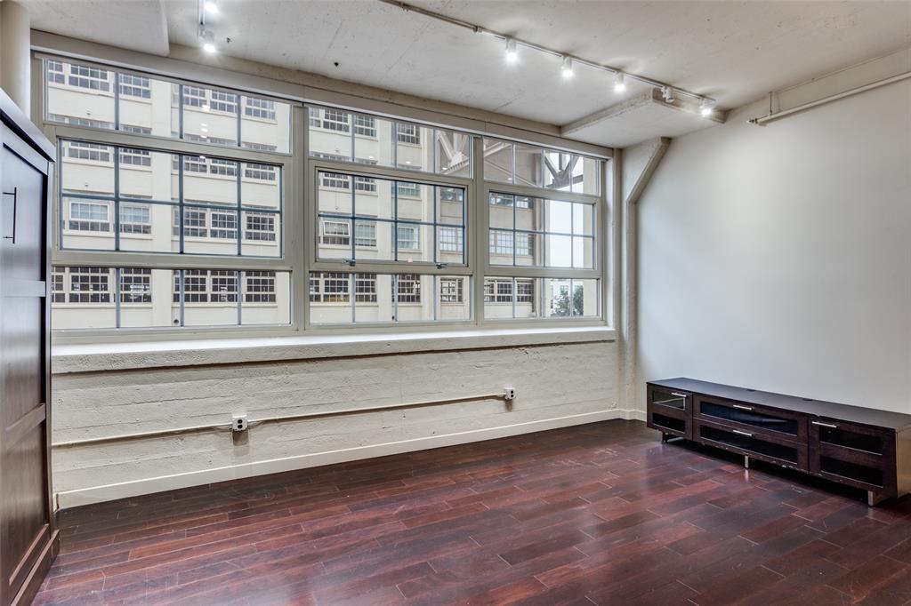 2600 West 7th Street, Unit 1311 Fort Worth, TX 76107 - Photo 4 of 25 a view of an empty room with a window