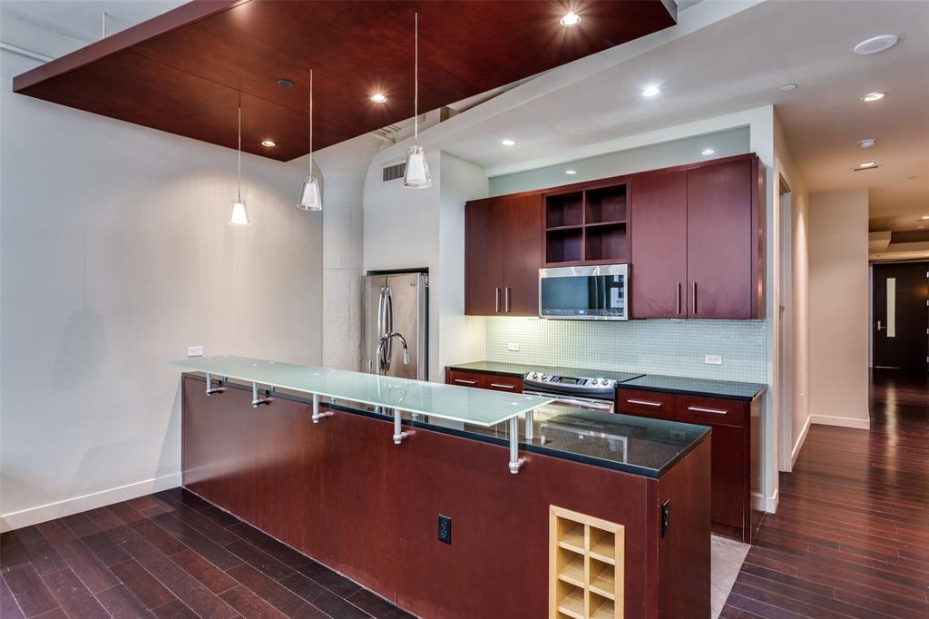 2600 West 7th Street, Unit 1311 Fort Worth, TX 76107 - Photo 8 of 25 an open kitchen with a table and chairs