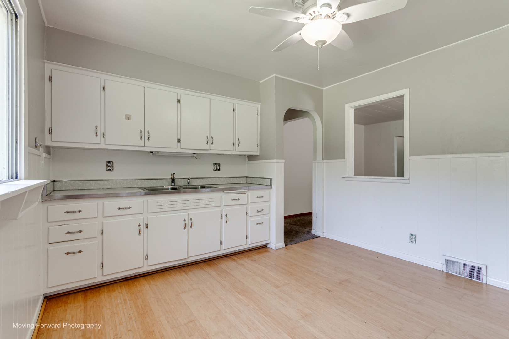 7S151 North Eola Road Aurora, IL 60502 - Photo 7 of 17