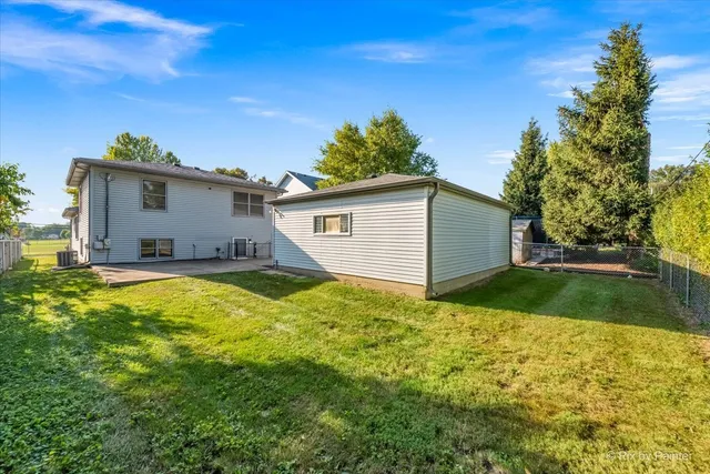 $345,108 | 821 Bishop Street, West Chicago, IL 60185