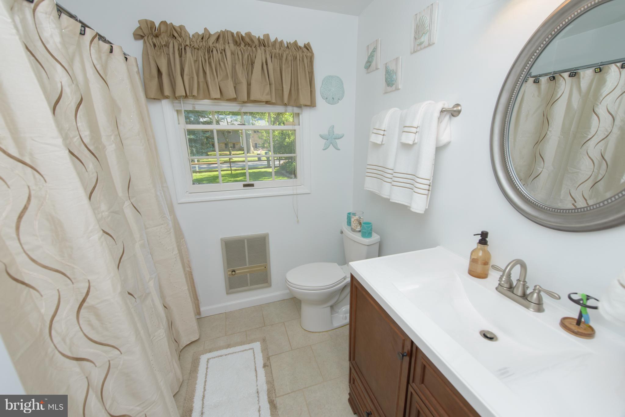 7860 West Riverside Drive Pasadena, MD 21122 - Photo 12 of 28 Full bathroom in the hallway