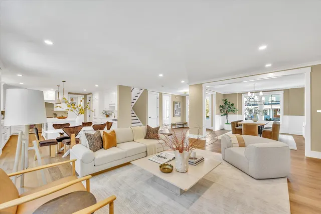 $2,799,000 | 6 Willow Circle, Mashpee, MA 02649