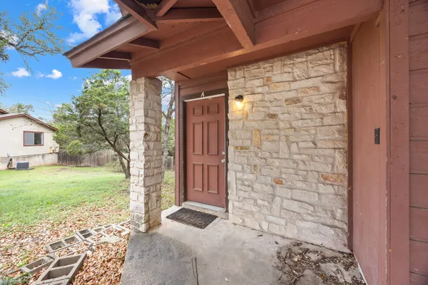 $1,500 | 6904 Rifle Bend, Unit A, Austin, TX 78736