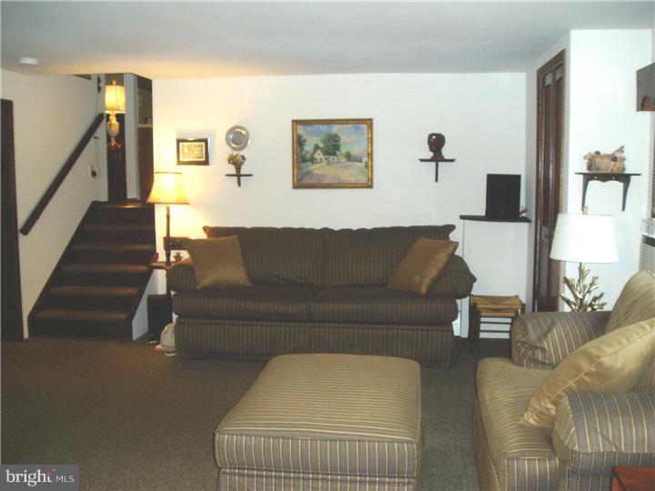 133 Old New Road Warrington, PA 18976 - Photo 8 of 25 Family Room