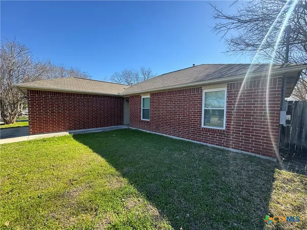 a front view of house with yard