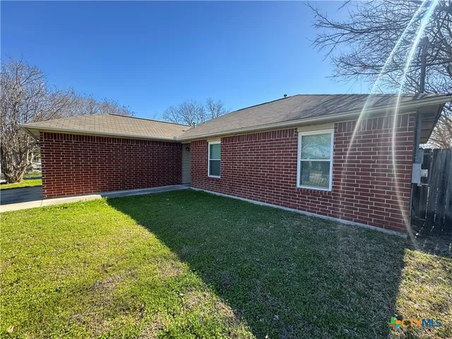 a front view of house with yard