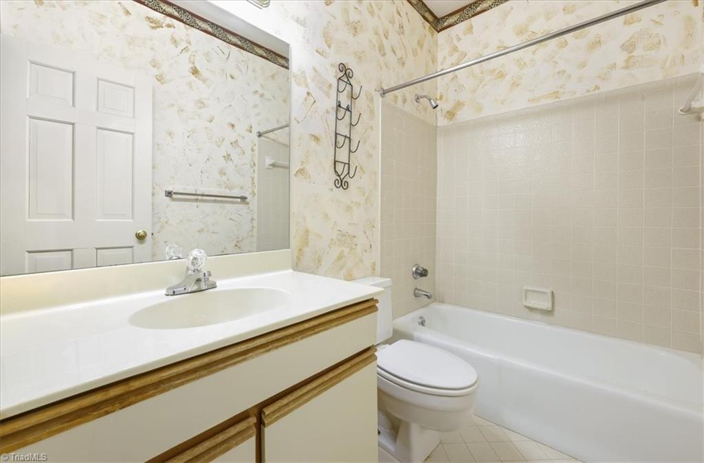 210 College Road, Unit 303 Greensboro, NC 27410 - Photo 22 of 29