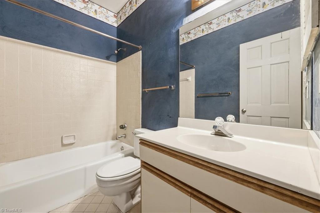 210 College Road, Unit 303 Greensboro, NC 27410 - Photo 25 of 29