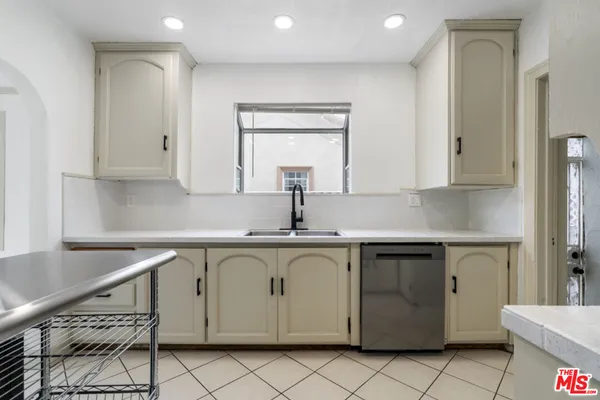 $949,000 | 2943 Chesapeake Avenue, Los Angeles, CA 90016