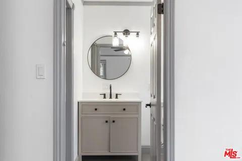 $949,000 | 2943 Chesapeake Avenue, Los Angeles, CA 90016