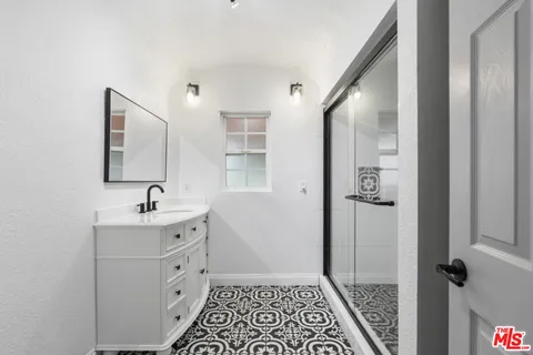 $949,000 | 2943 Chesapeake Avenue, Los Angeles, CA 90016