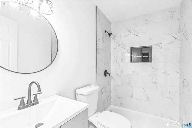 $2,000 | 272 Capen Street, Hartford, CT 06112