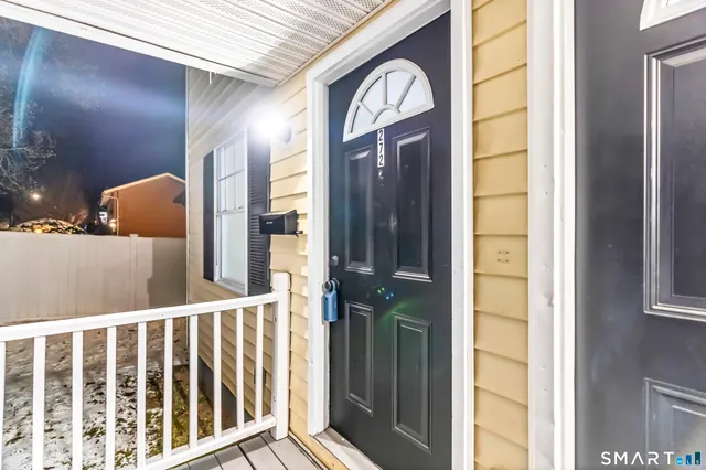 $2,000 | 272 Capen Street, Hartford, CT 06112