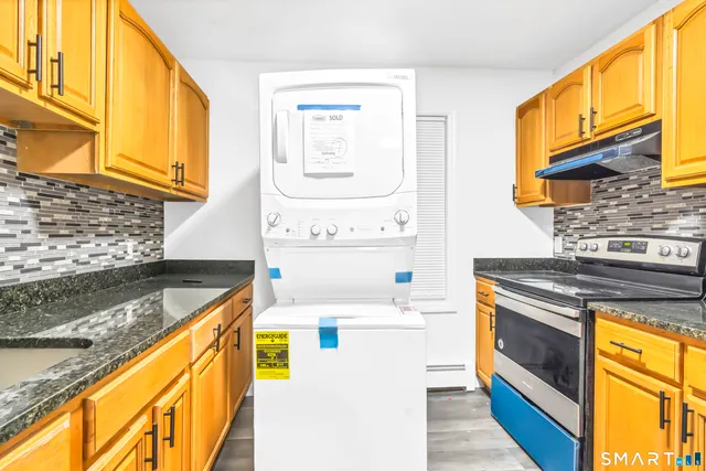 $2,000 | 272 Capen Street, Hartford, CT 06112